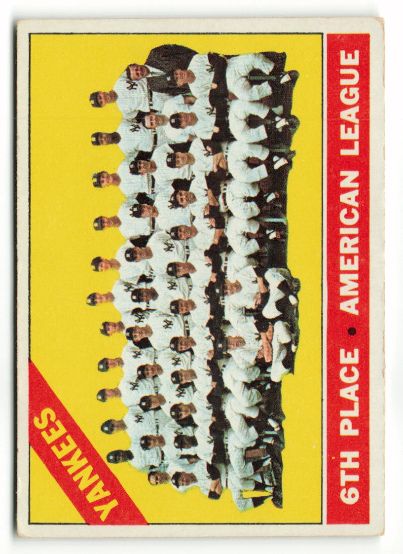 1966 Topps #092 New York Yankees Team Card