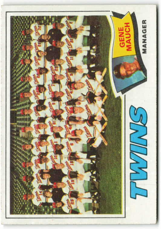 1977 Topps #228 Minnesota Twins / Gene Mauch Team Card, MGR