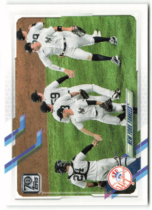 2021 Topps #039 New York Yankees Team Card